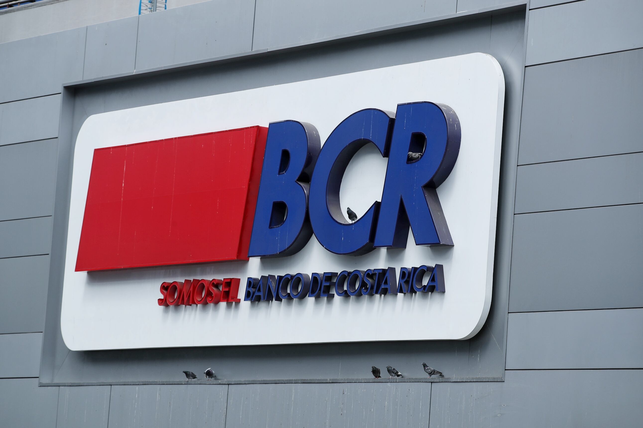 13/02/2024/ recorrido por bancos. Diferentes ángulos de sus fachadas / en la imagen BCR en San José centro / Foto John Durán