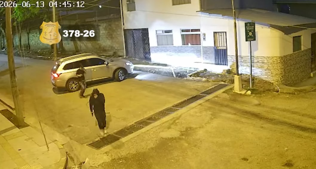Vecinos de barrio México, San José estuvieron expuestos a una peligrosa balacera, luego de que sujetos armados dispararan contra varias viviendas. Foto: Captura de video
