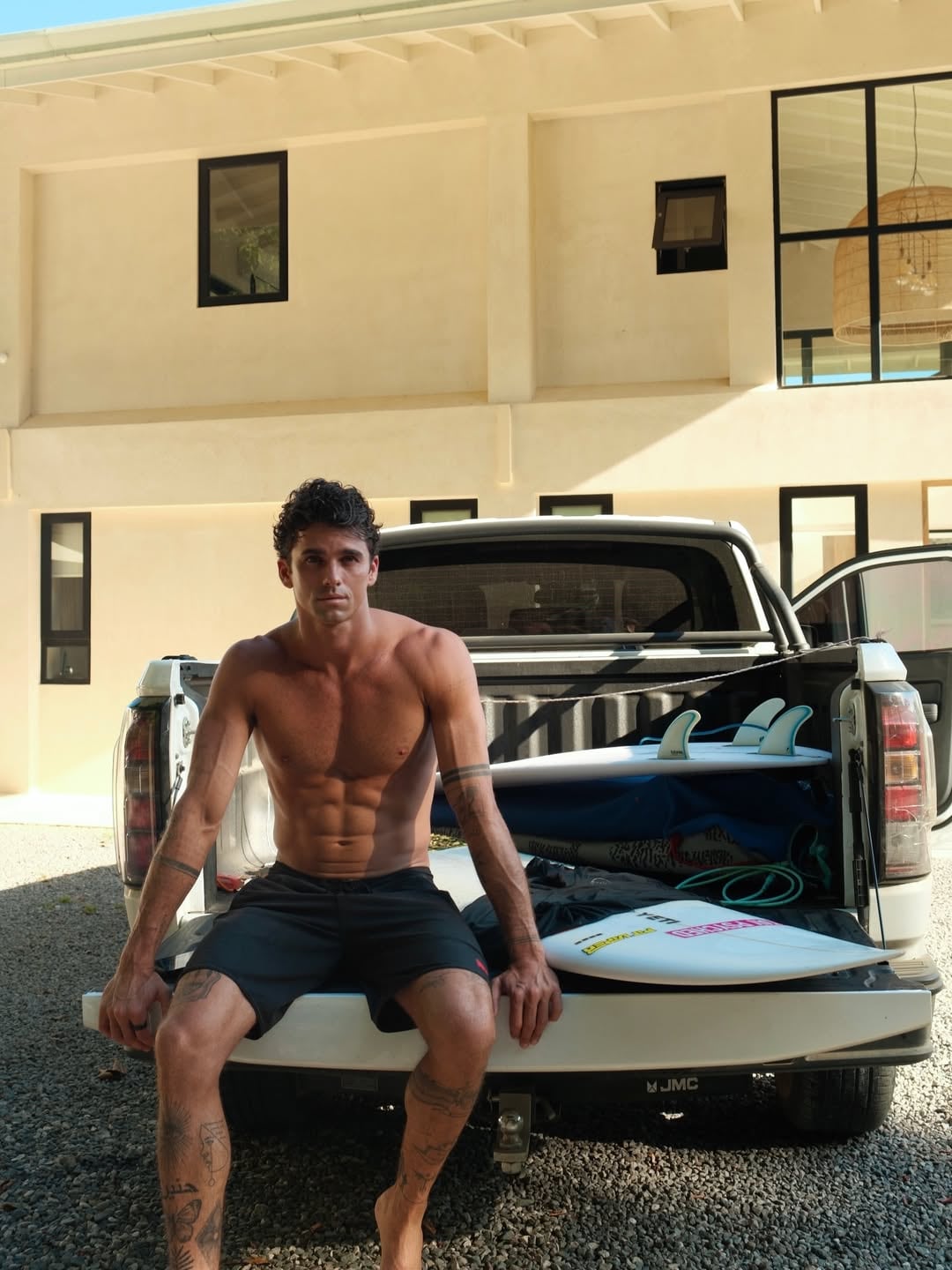 Modelo Jay Alvarrez anda de paseo en Costa Rica