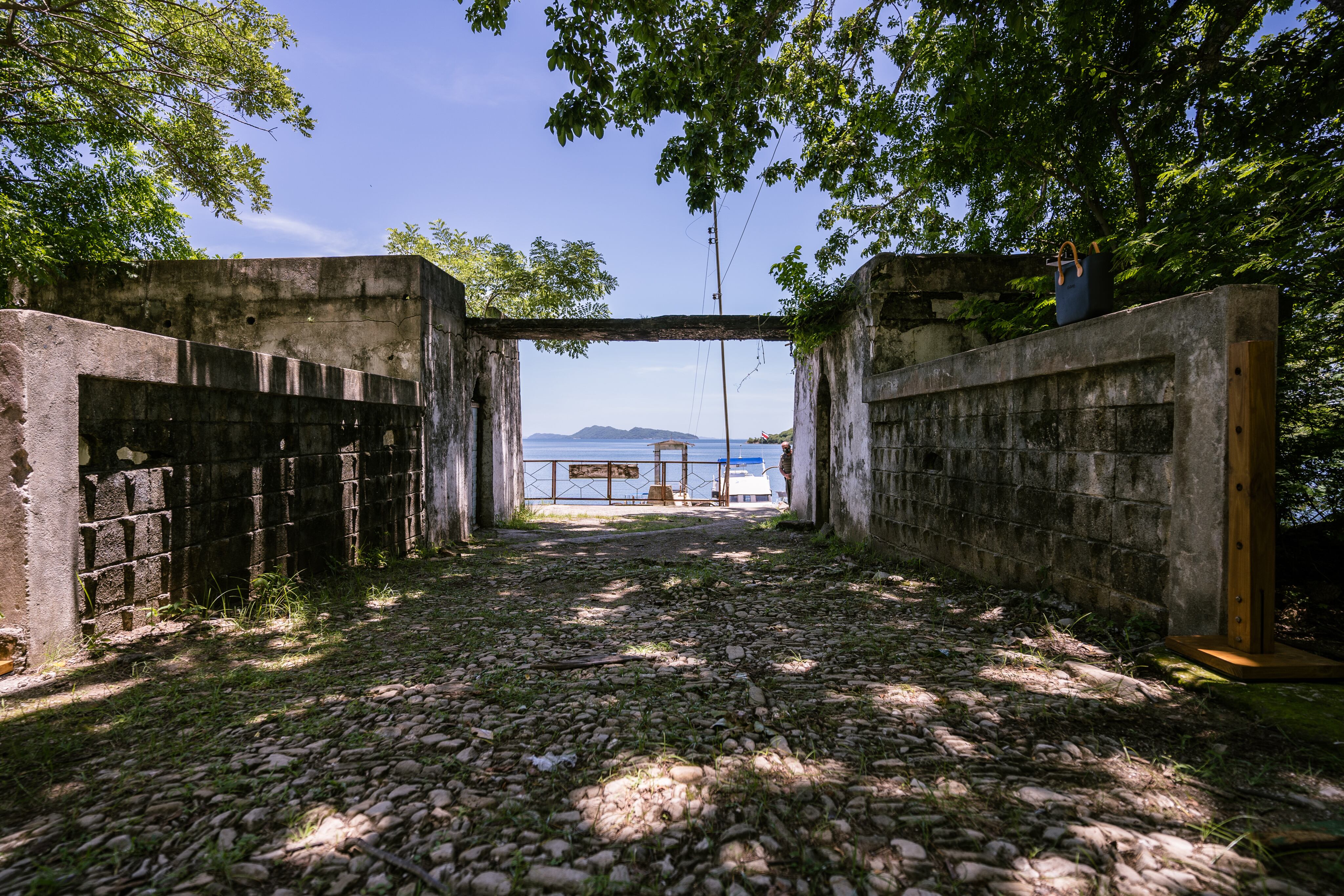 Ya se puede visitar turísticamente la Isla de San Lucas, la cual mezcla una de las naturalezas más hermosas de todo el país y uno de los capítulos más horrorosos de nuestra historia, porque ahí estuvo, por más de 100 años, la cárcel tica más inhumana. José León Sánchez, escritor, estuvo preso ahí