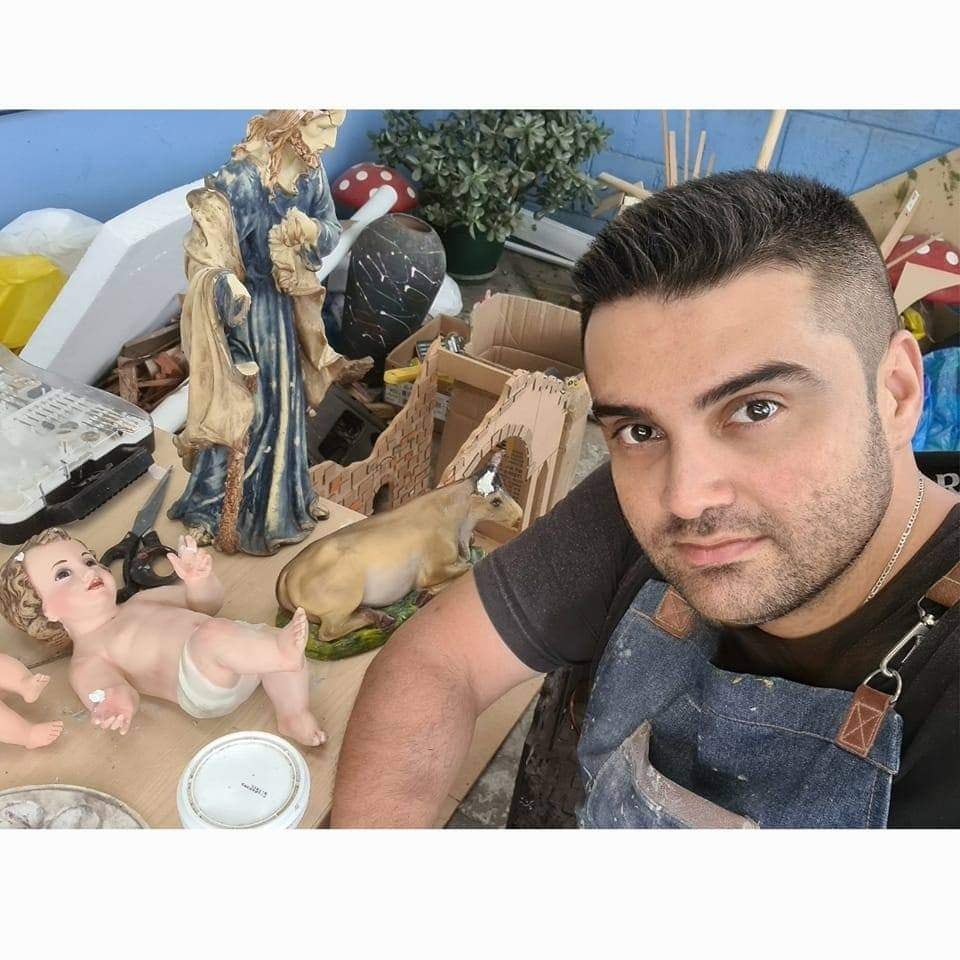 Trabajo de un restaurador de portales.