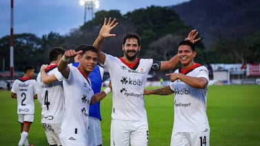 (Video) Vea el golazo olímpico que metió Celso Borges y cómo se lo dedicó a Guimaraes
