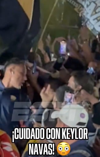 Un aficionado lastimó a Keylor Navas