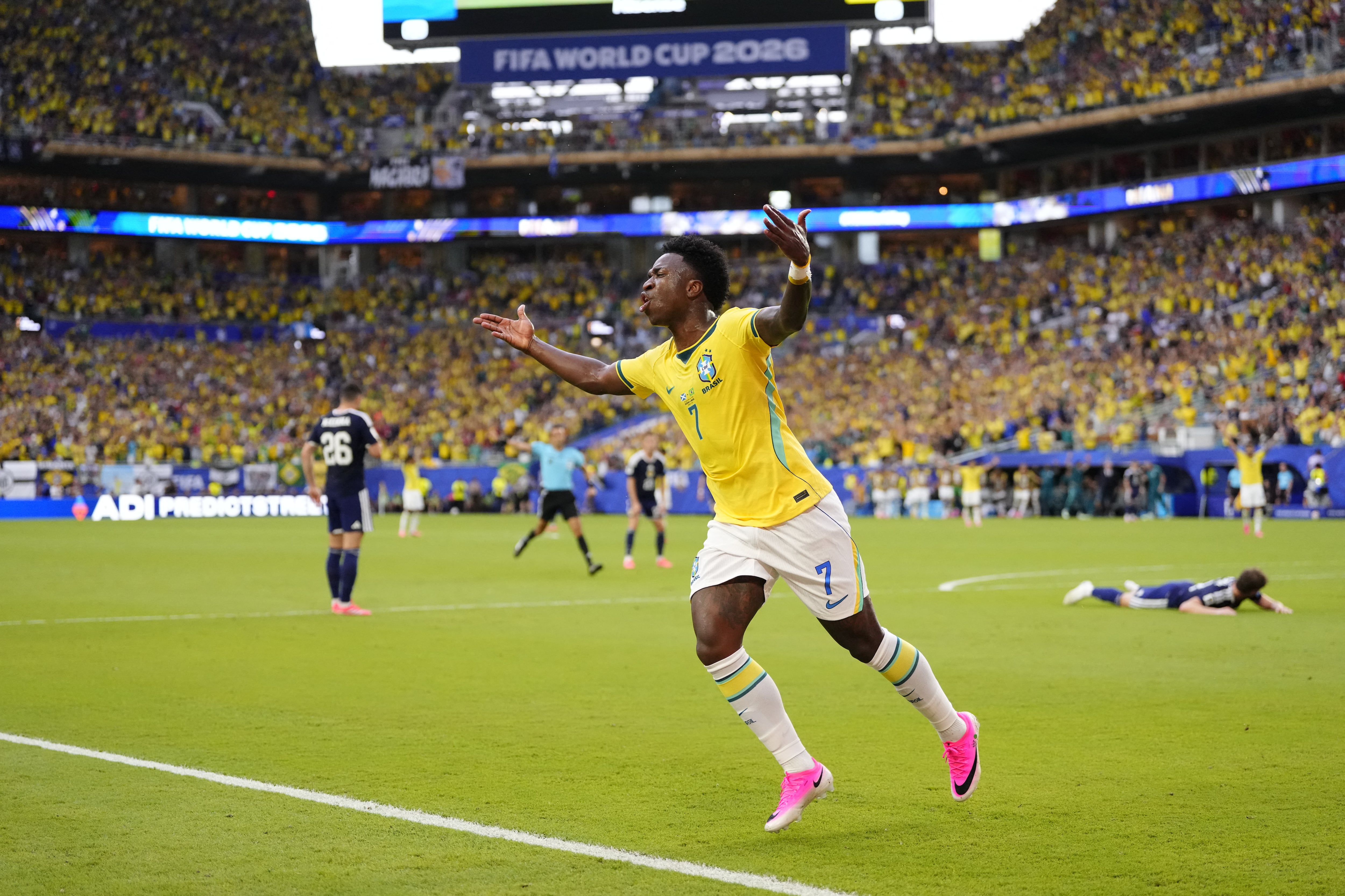 Vinicius volvió a anotar con Brasil