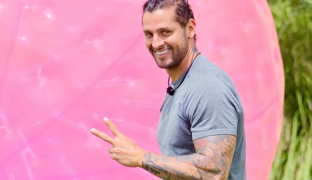 William Mora, en el reality Los 50 de Telemundo.