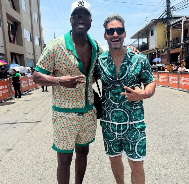 Bismarck Méndez (verde) es uno de los presentadores de De boca en boca de Teletica