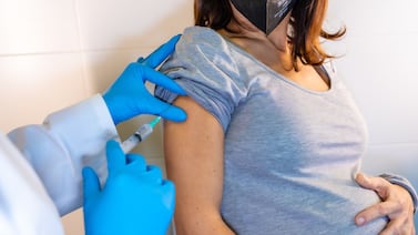 Embarazadas deben cuidarse muchísimo ante nuevo virus porque podría ser abortivo