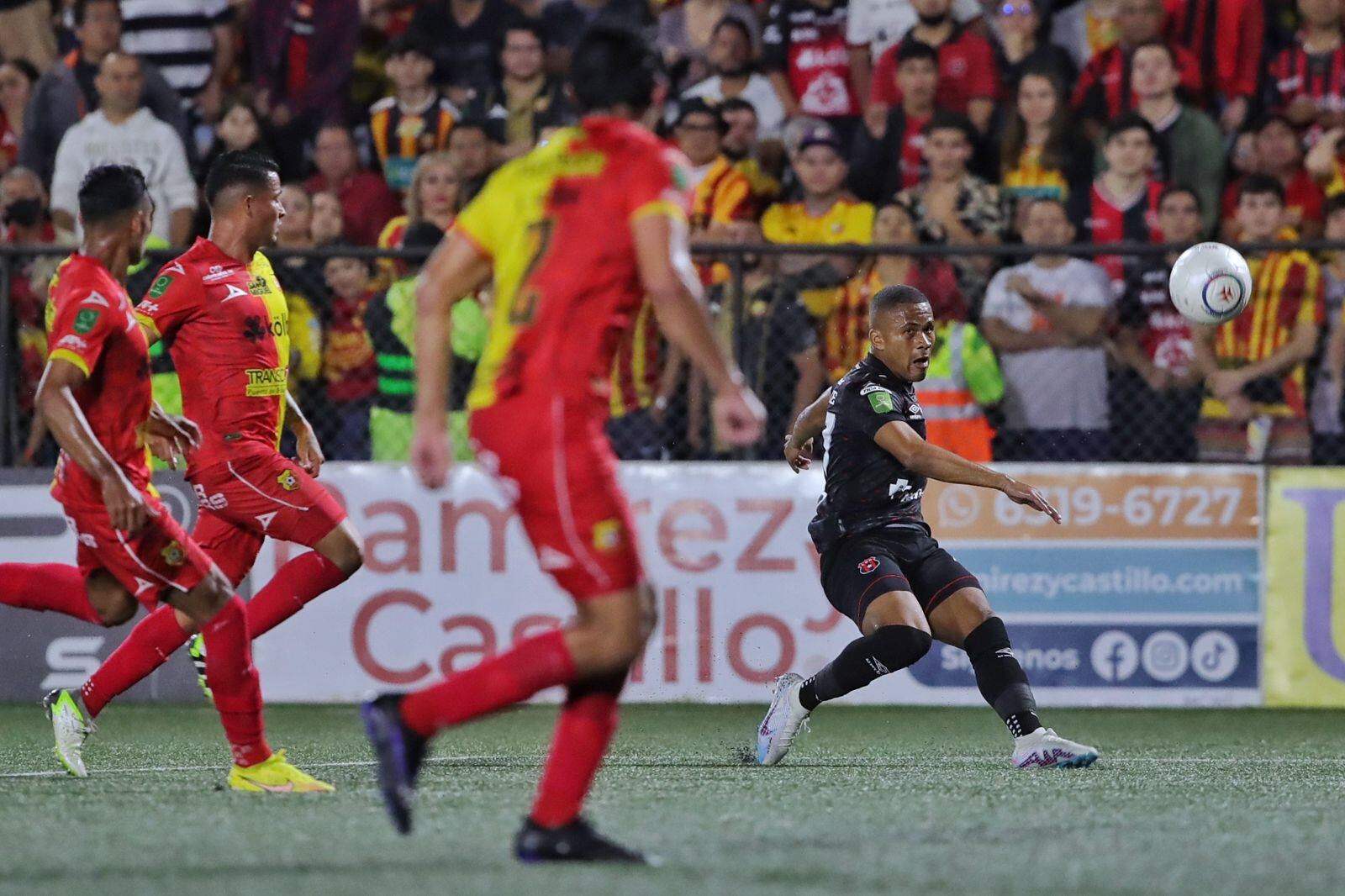 25/08/2023/ Juego entre el Club Sport Herediano vs Liga Deportiva Alajuelense por la jornada 7 del torneo apertura de la Liga Promerica en el estadio Colleya Fonseca / foto John Durán