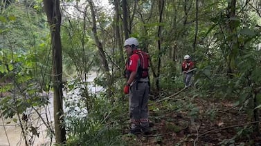 Cruz Roja sigue buscando a pescador que desapareció tras caer a río en Liberia