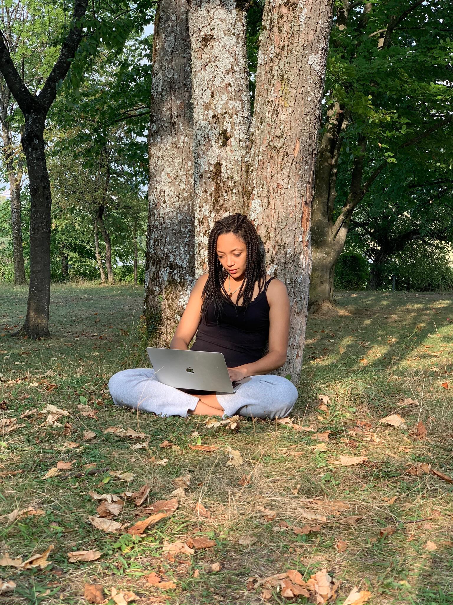 A finales de enero del año pasado la aserriceña, Monserrat Curriel Aguilar, quien nació el 17 mayo de 1985, publicó su novela fantástica llamada “Sarita Libúh y el misterio después del puente”