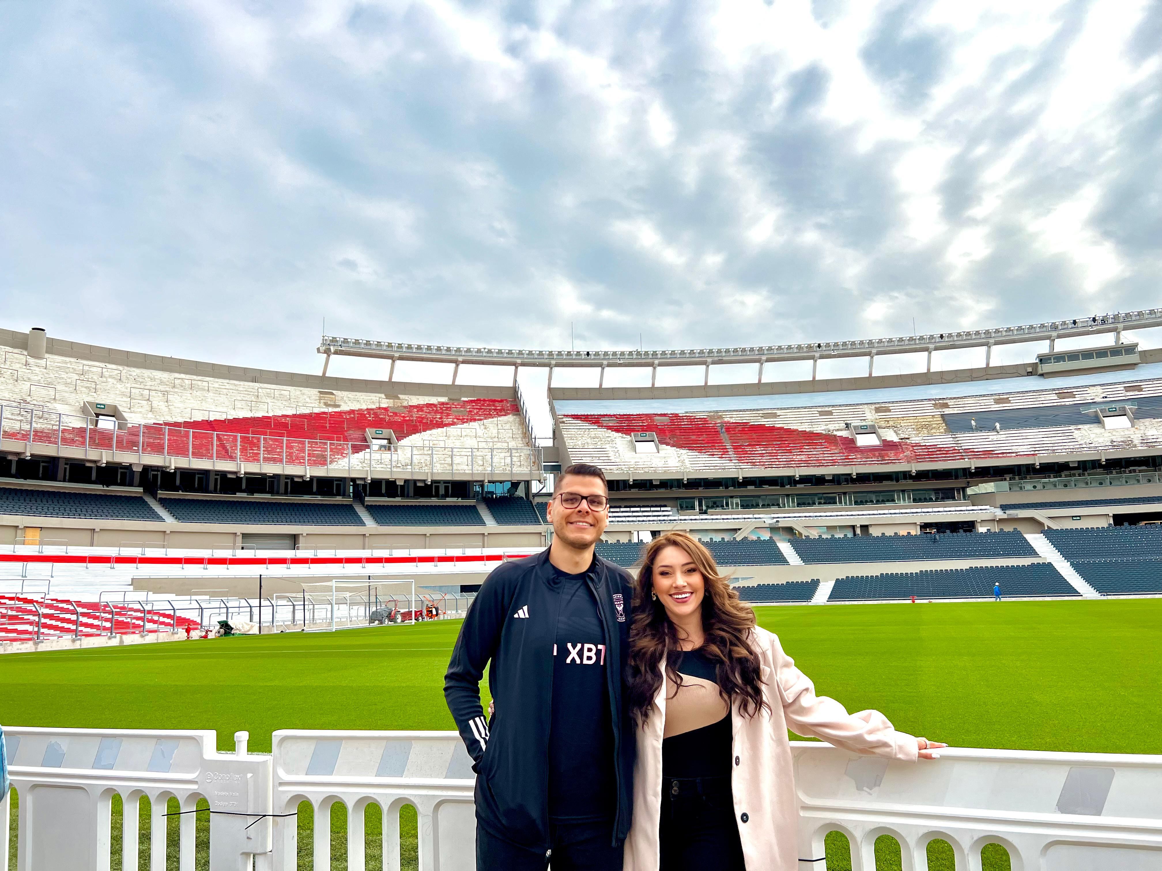 Los periodistas Gloriana Casasola y Diego Obando protagonizan una hermosa historia de amor desde el 2018.