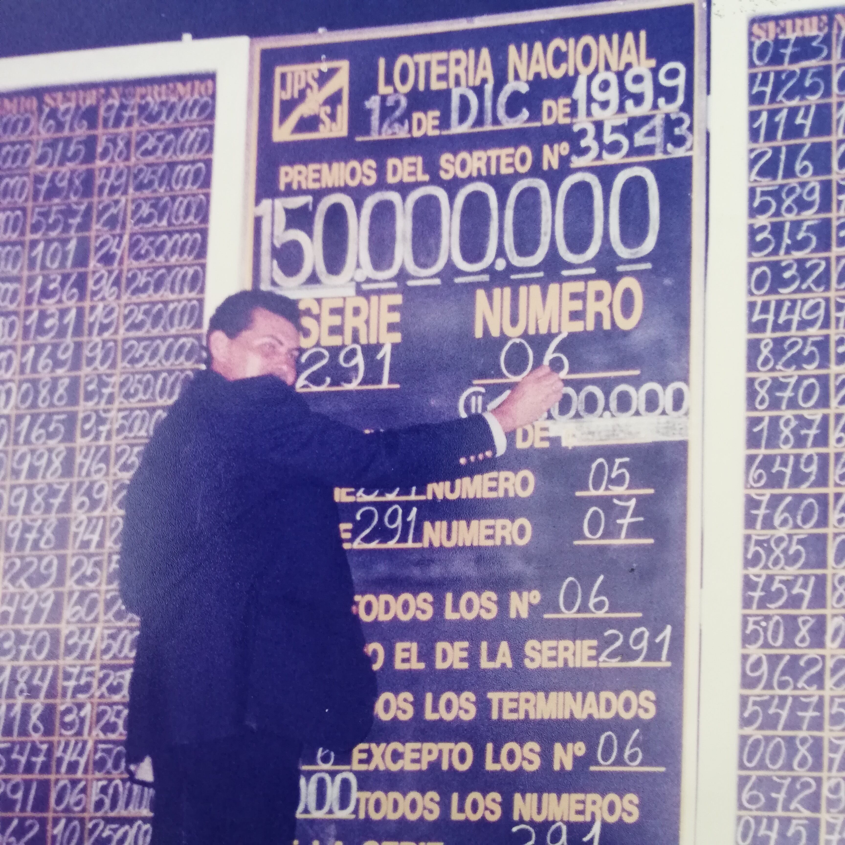 A la una de la tarde de este viernes 30 de octubre, Rubén Arguedas Núñez, conocido como “El Flaco de la pizarra”, va a llegar por última vez a la Junta de Protección Social para despedirse de sus compañeros y acogerse a su pensión.