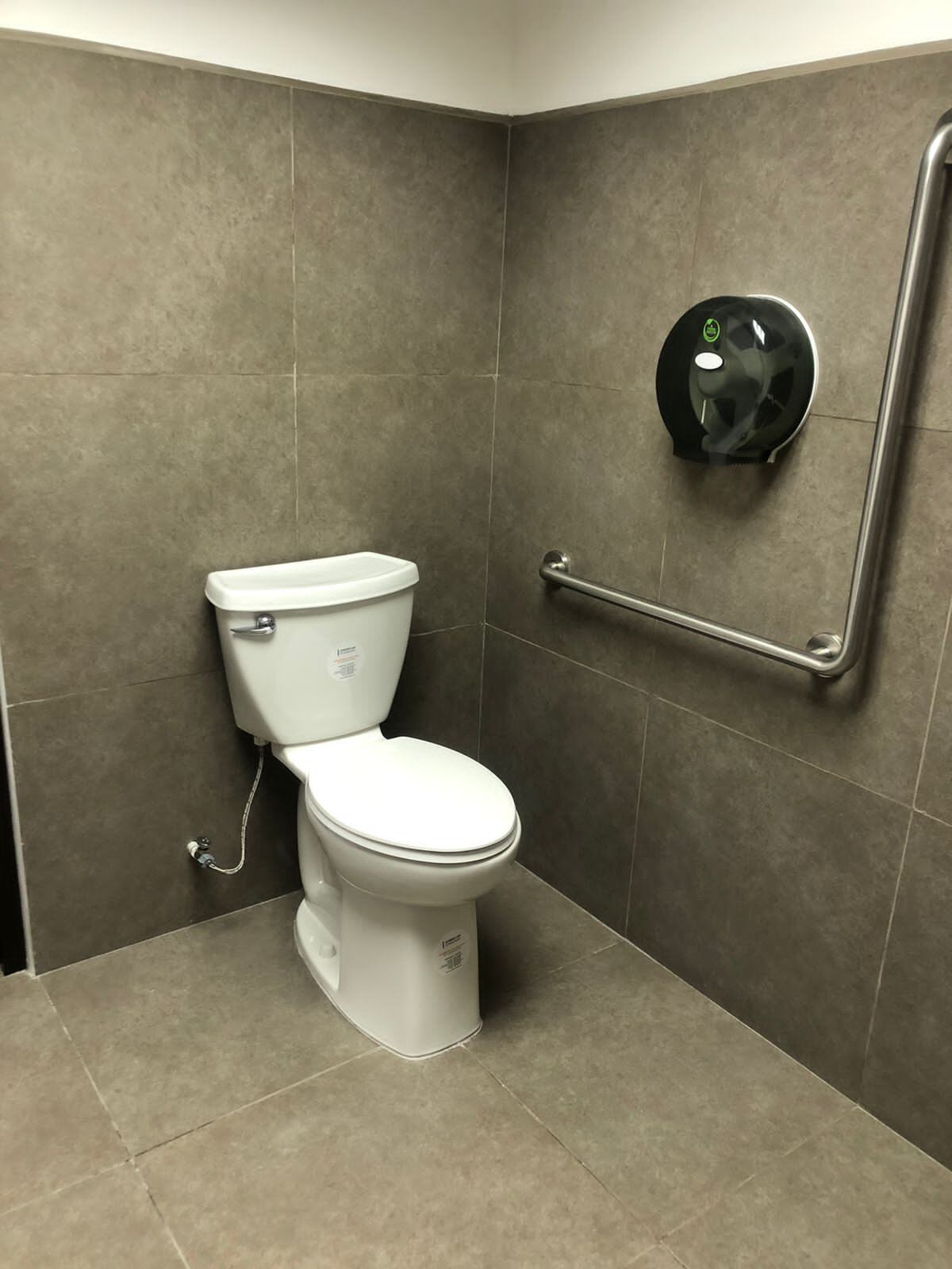 El hospital Maximiliano Peralta (Cartago) informa que a partir de mañana miércoles 26 de abril el servicio de Admisión cambiará su ubicación física, pasando del sector sur del edificio principal al sector este, justo al lado del pasillo de visitas