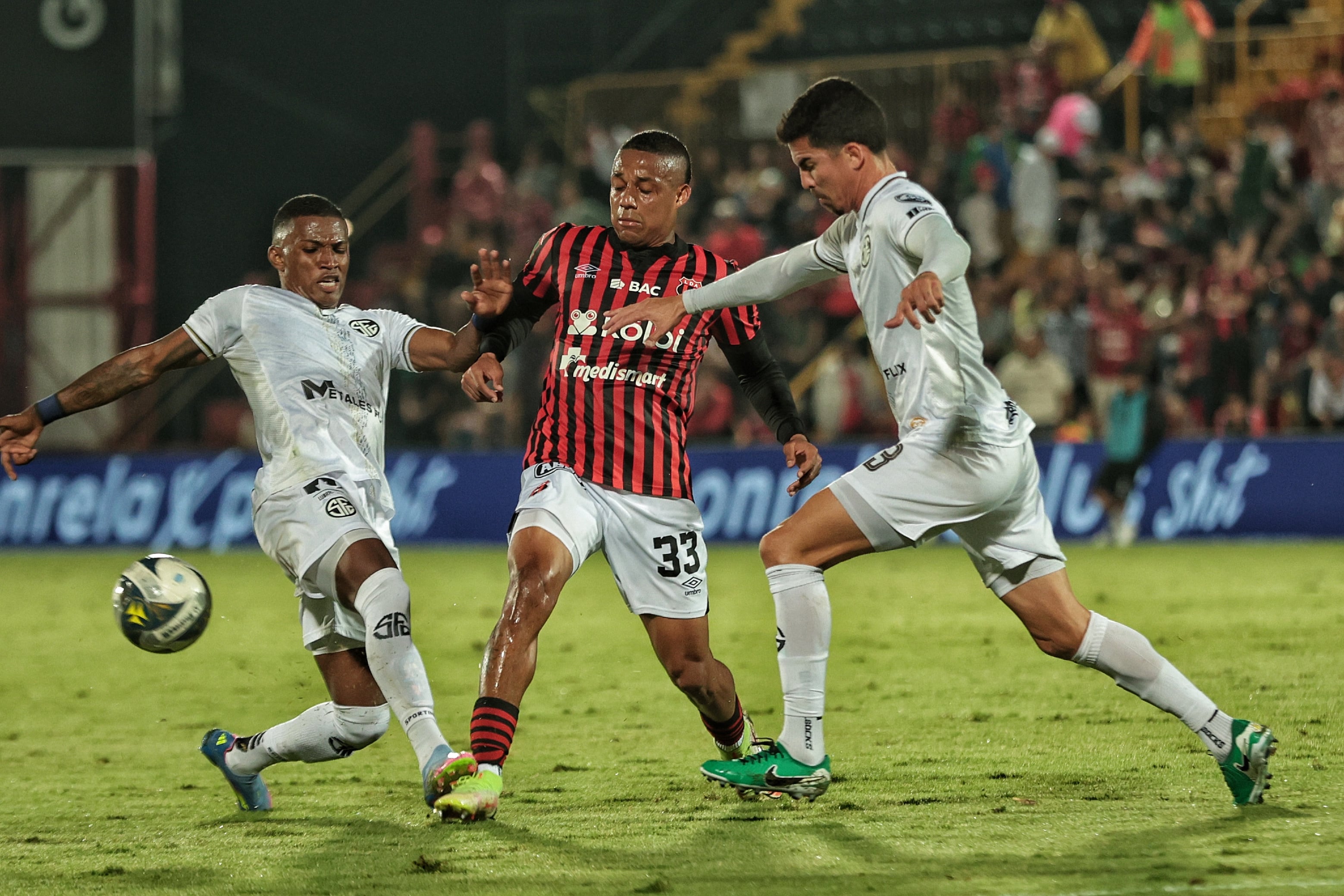 02/15/2025/ अलेजांद्रो मोरेरा सोटो स्टेडियमवर लिगा डेपोर्टिवा अलाजुएला वि स्पोर्टिंग एफसी / जॉन डुरानचा फोटो