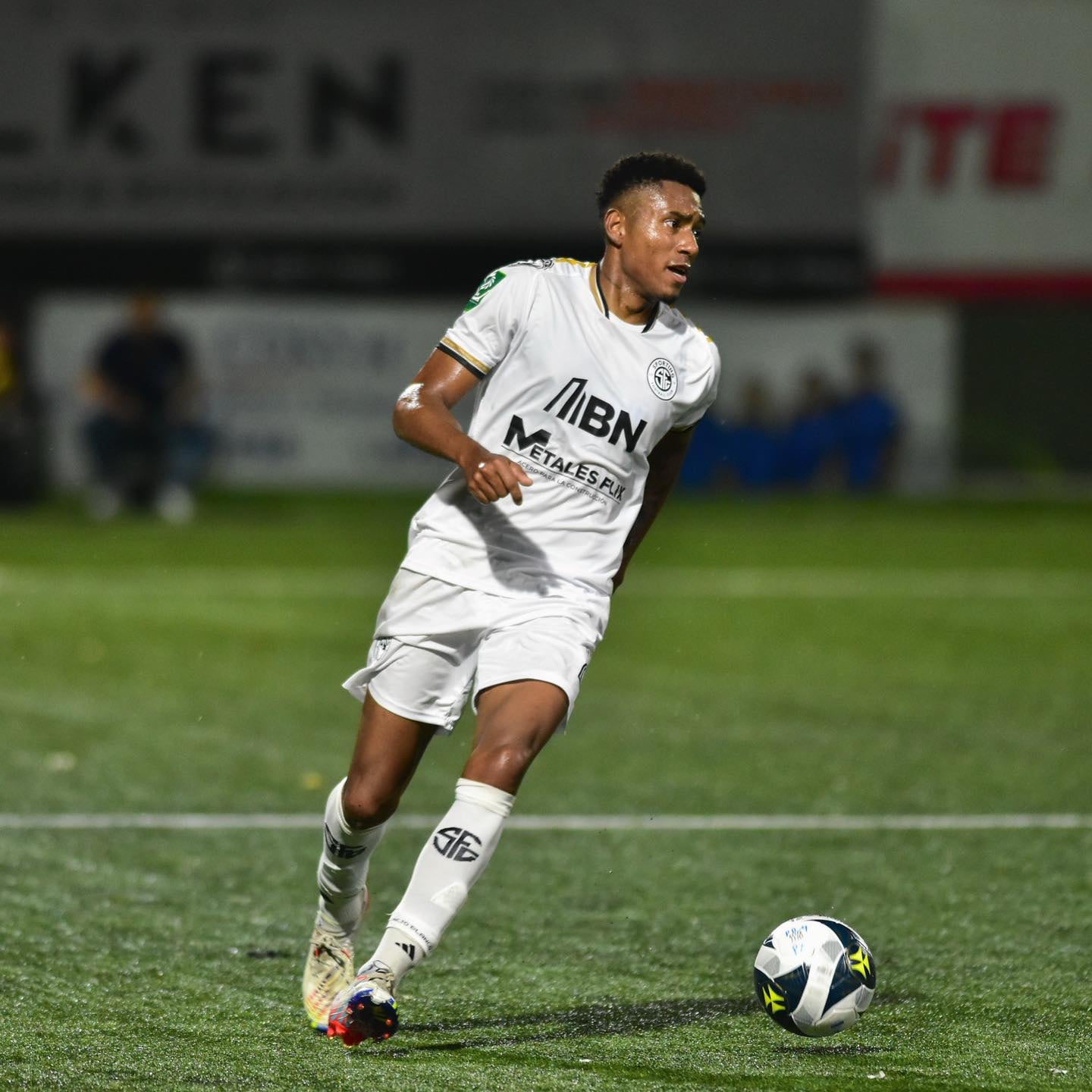 Yostin Salinas, Sporting