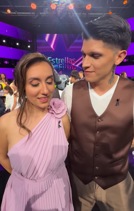 Participantes de Nace una estrella se besan, Alejandro Galagarza y Verónica Quirós en la quinta gala de esta sétima temporada.