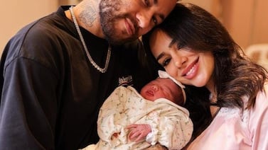 Critican a Neymar por lo que hizo durante la fiesta de seis meses de su bebita