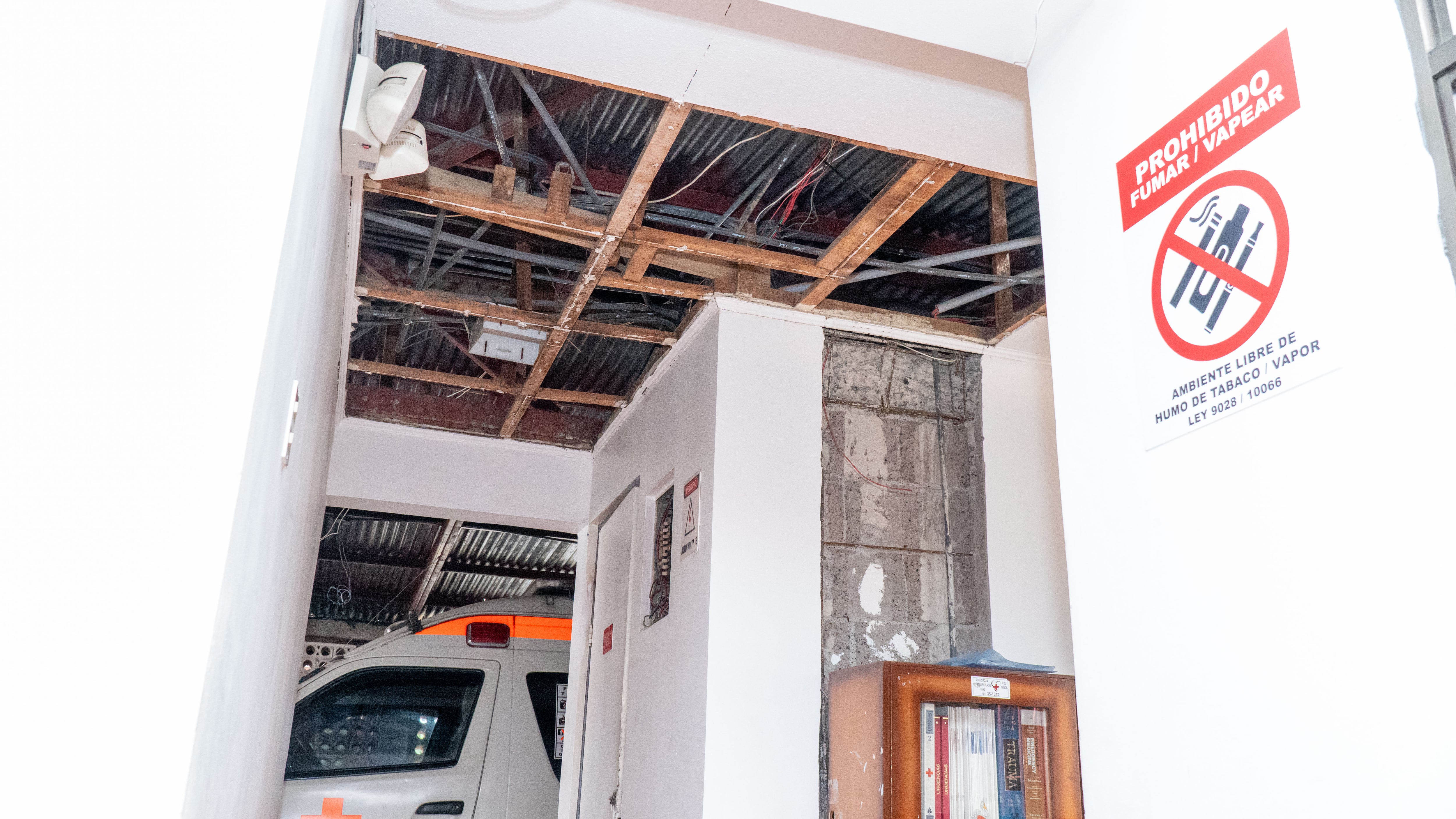 La crisis financiera que enfrenta la Cruz Roja Costarricense se evidencia en la falta de recursos en al menos 66 sedes de las 133 que hay en Costa Rica, entre estas la sede de León XIII, Tibás, en la imagen está el cruzrojista Sergio Gutiérrez. Foto: Cruz Roja para La Teja