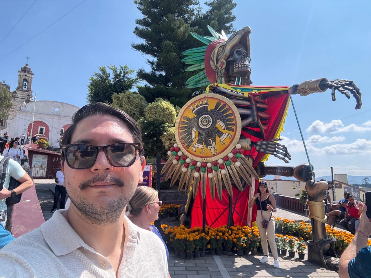 La experiencia del Día de Muertos en México me la llevaré hasta que cruce el puente de flores de cempasúchil.