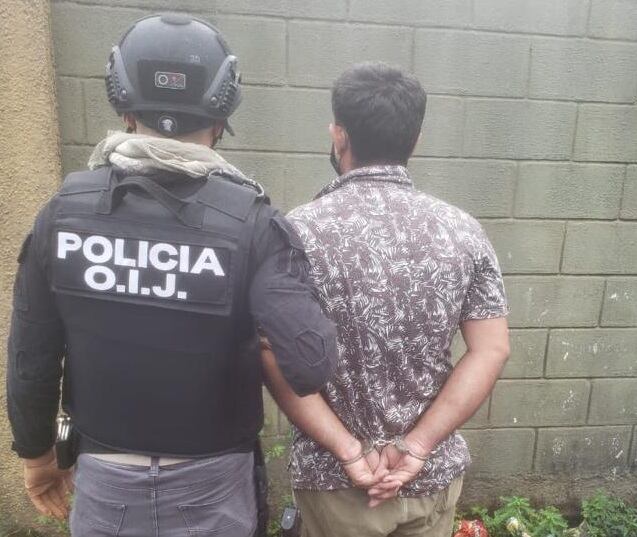 Detienen a 4 hombres en Limón sospechosos de agredir a tráfico y robarle su arma. Foto OIJ.