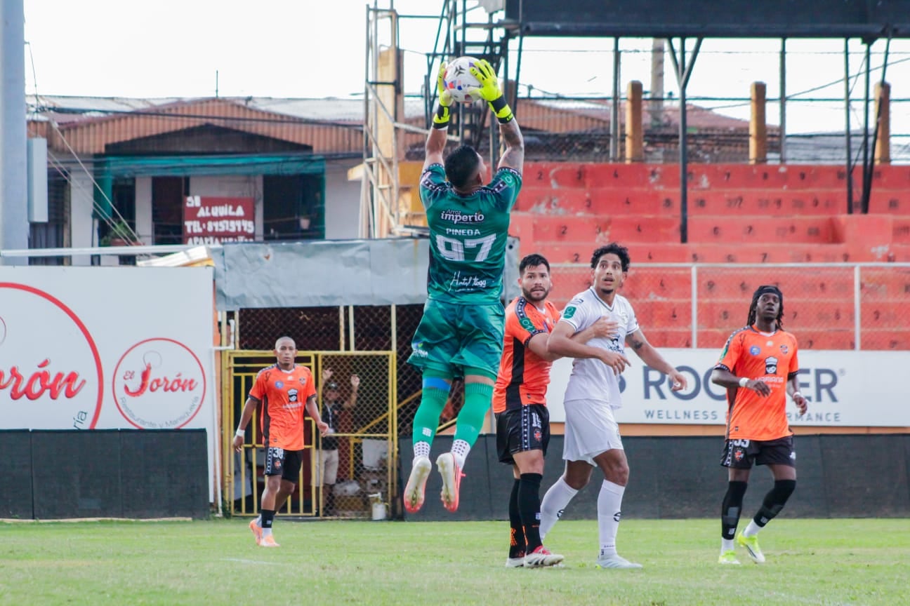 Pineda fue el héroe de la noche