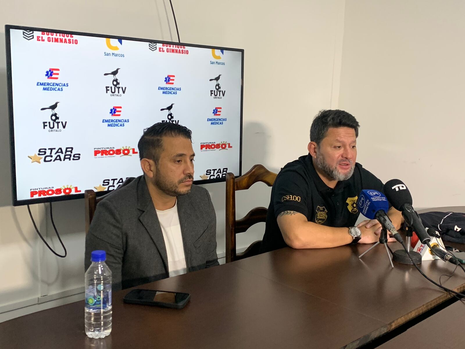 Robert Garbanzo y Jafet Soto