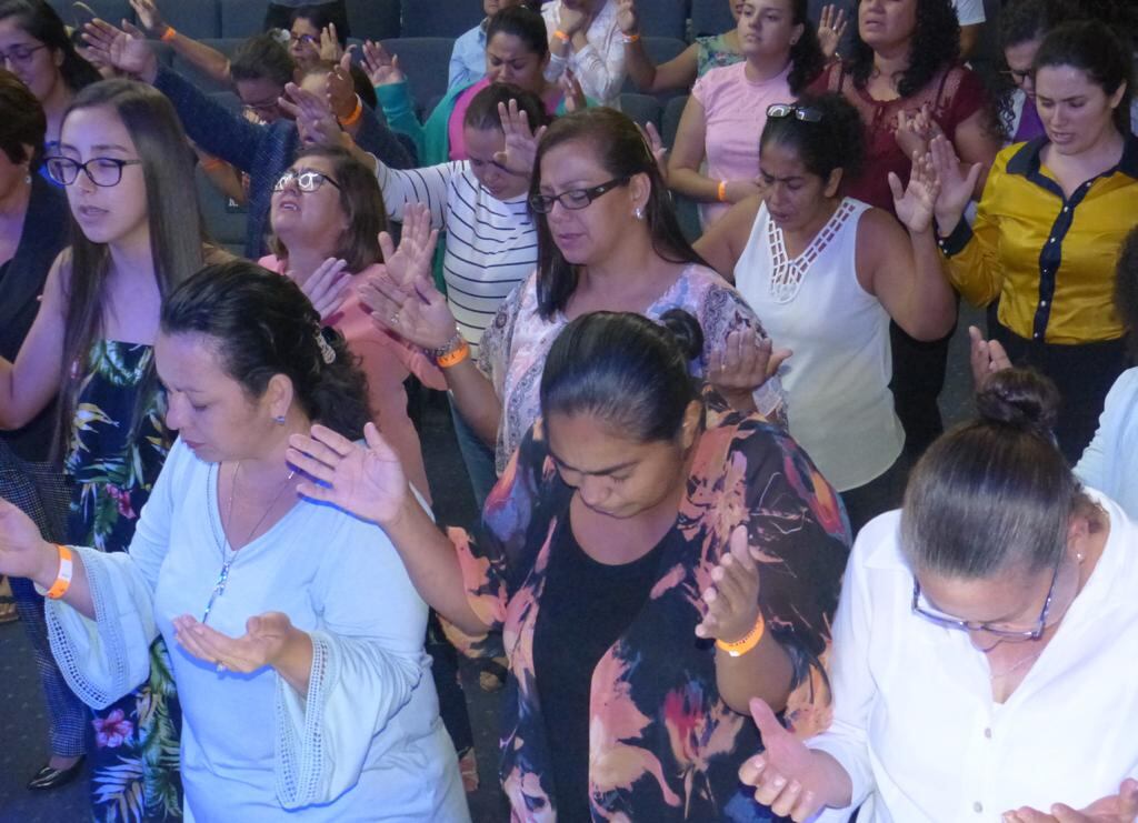 Este viernes 23 de julio, se estará realizando la primera vigilia nacional virtual. “Cielos abiertos sobre Costa Rica” es el nombre que recibe la campaña en la que cada congregación elige la plataforma que mejor le favorezca para reunirse, nos explica la Alianza Evangélica Costarricense