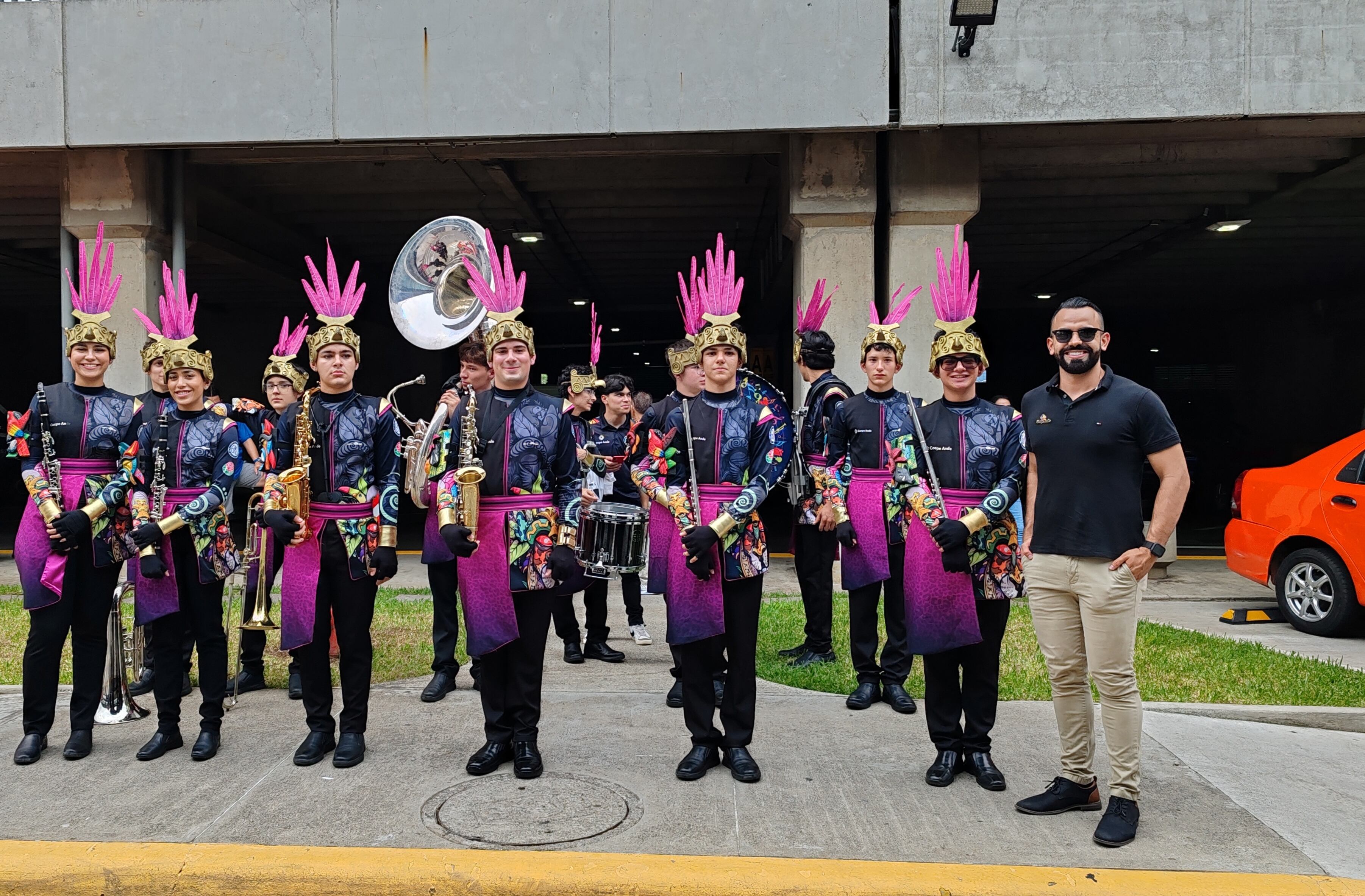 Parte de la Banda Municipal de Zarcero llegó a recibir a la Única Internacional Sonora Santanera al aeropuerto Juan Santamaría.