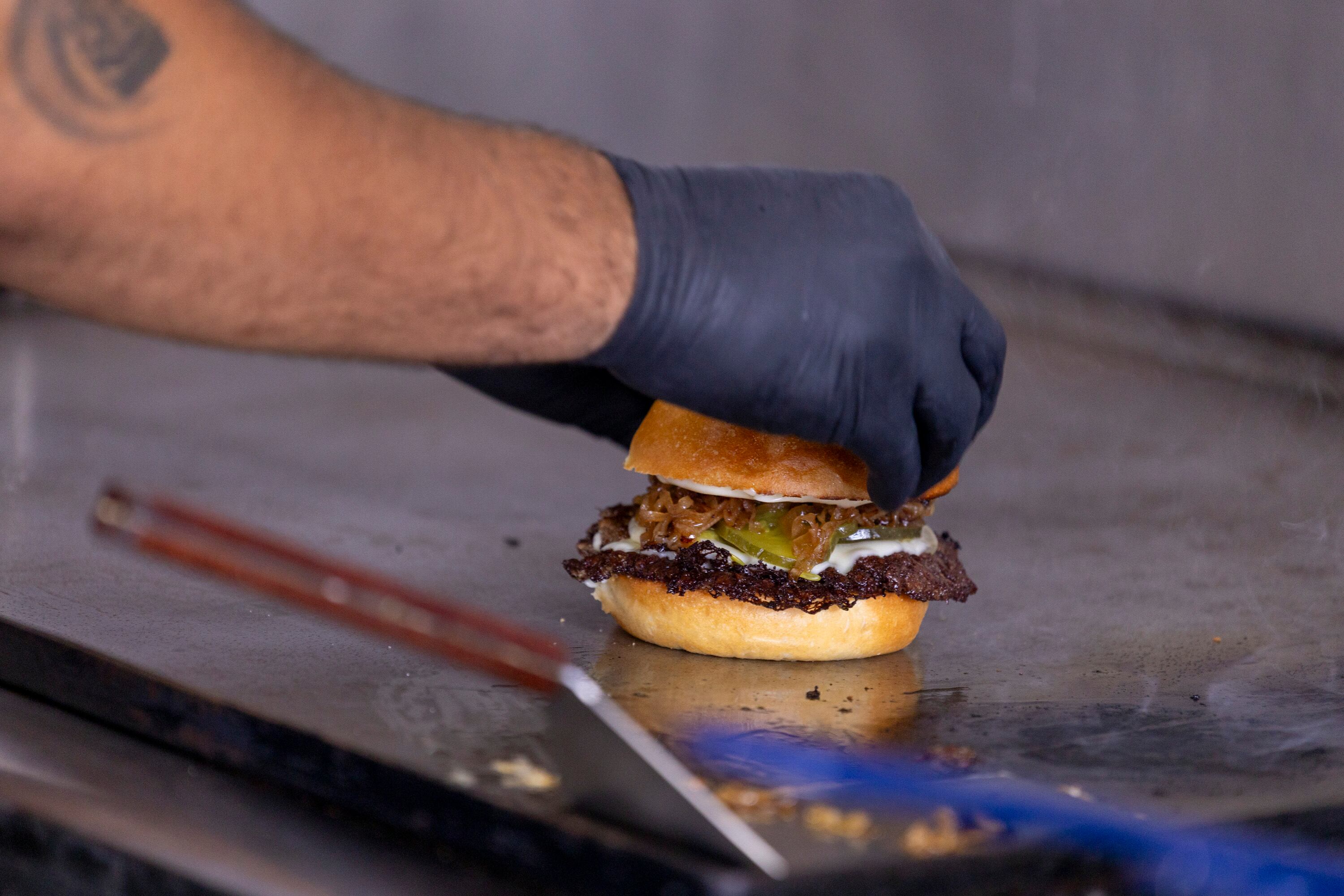 24/04/2025, San José, Barrio México, entrevista con el Chef Derek, creador de Central of Burguers.