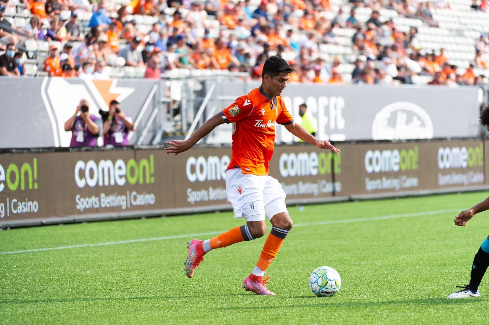 Joshua Navarro, jugador tico que juega en Canadá. Cortesía.