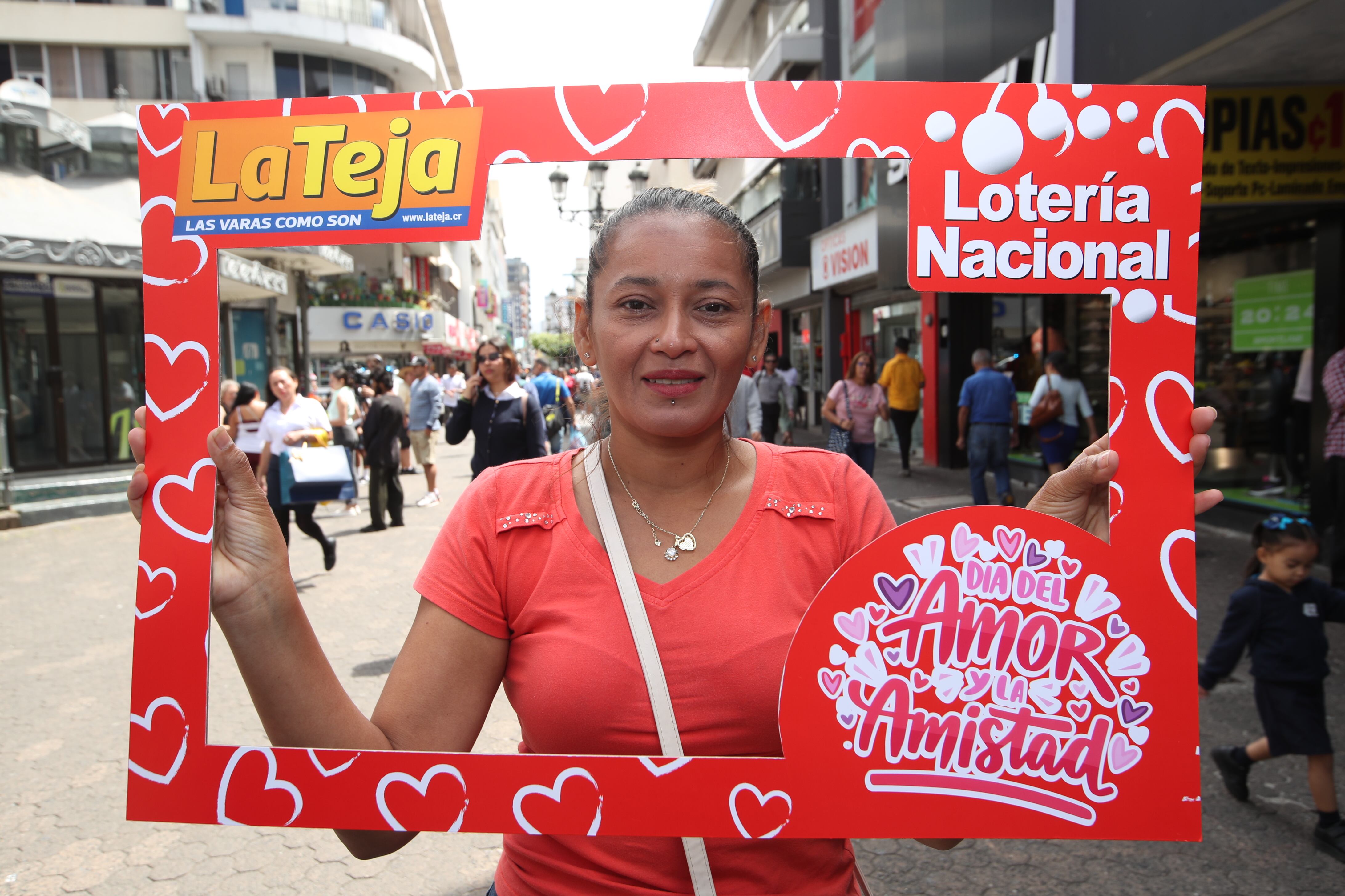 14/02/2024/ recorrido con La Teja donde los josefinos envían saludo especial por medio de las redes sociales de La Teja con un marco alusivo a san Valentín/ foto John Durán