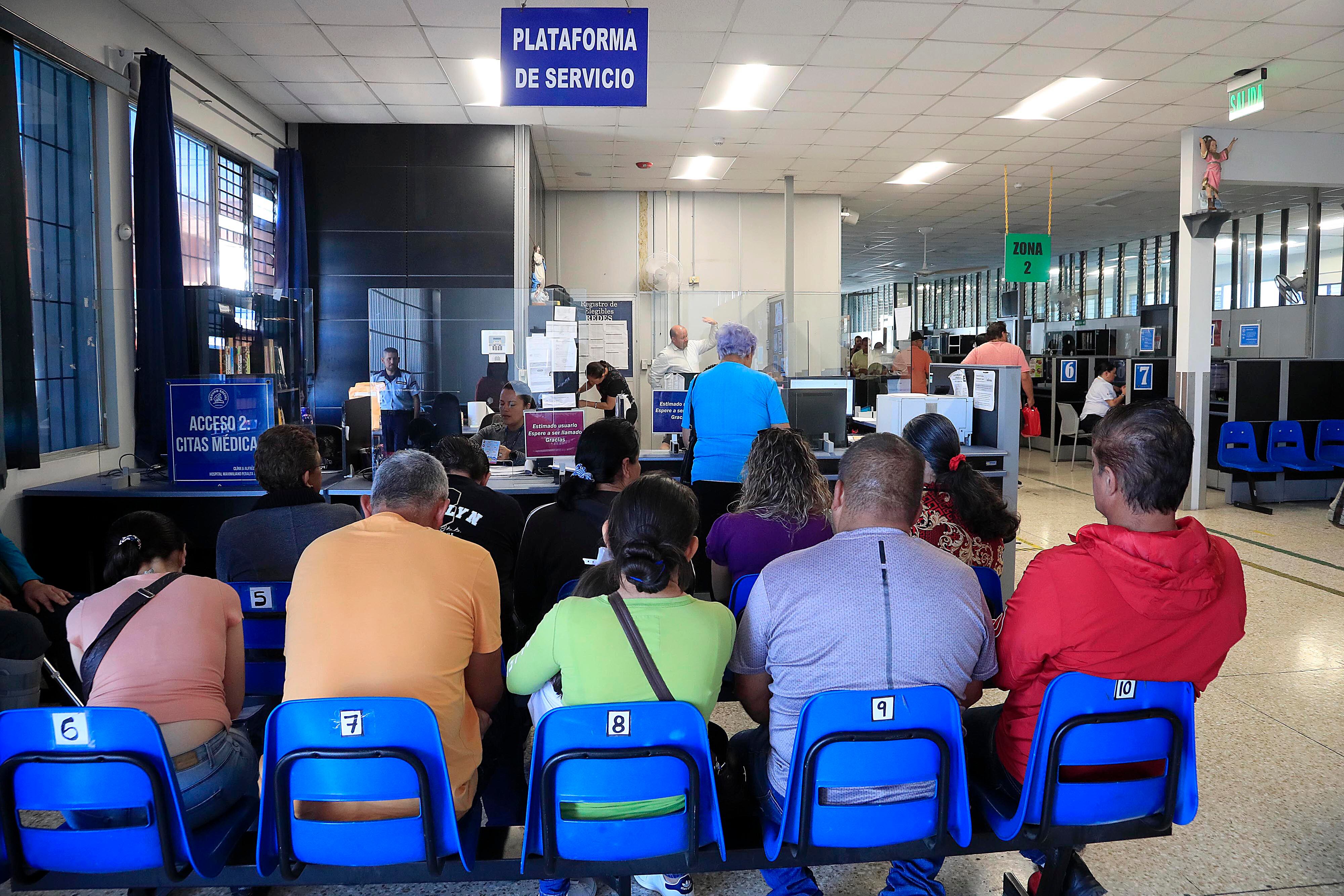 19/01/2024 Cartago. En medio de la polémica e incertidumbre por la construcción del nuevo hospital, el Max Peralta sigue funcionando en las viejas instalaciones que evidencian hacinamiento en muchos de sus espacios de atención a pacientes, pero además muchos de sus servicios están distribuidos en instalaciones independientes, en algunos casos alejadas del edificio central.