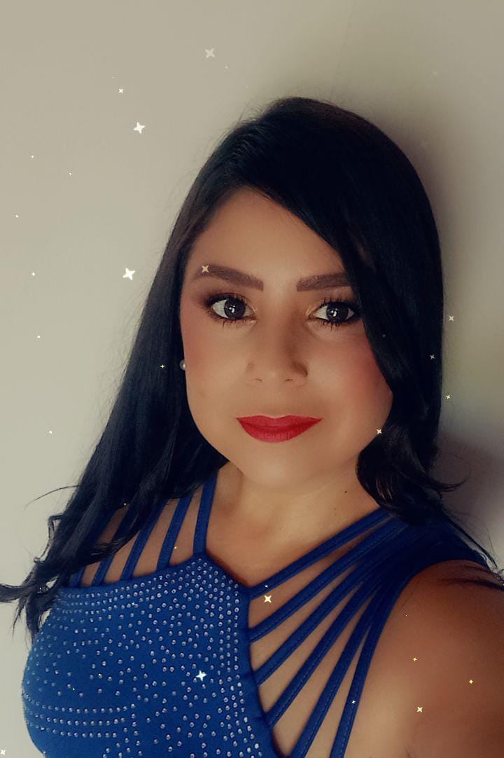 A doña Evelyn Alvarado se le caía el pelo por el estrés