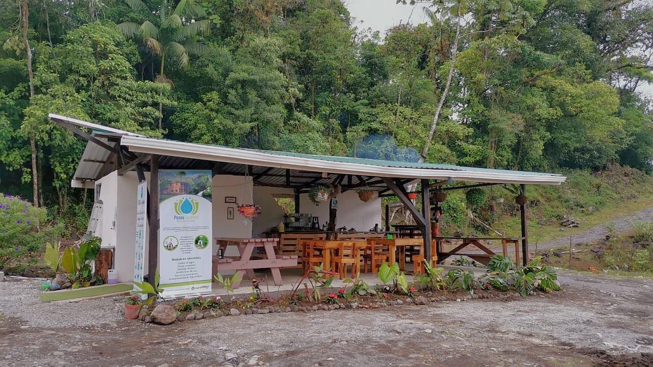 Refrésquese en unas mágicas pozas cerca de San José por solo dos rojitos.