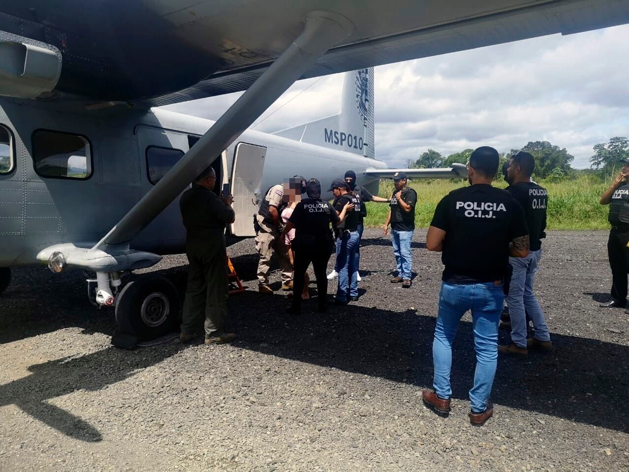 Detienen a la Reina del sur en Palmar Norte de Osa. Foto Alfonso Quesada.
