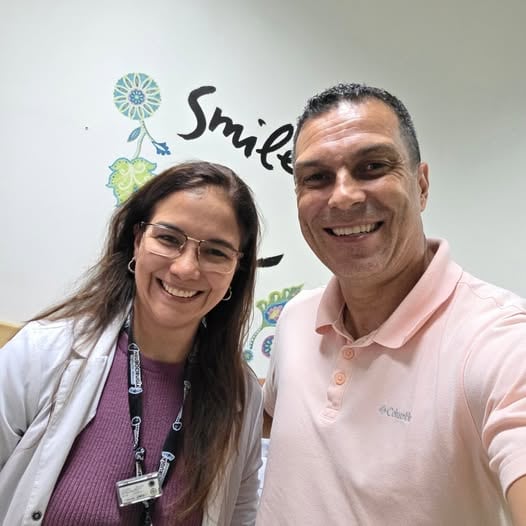 Álvaro Mesén presentó a la doctora Yahaira Molina como la responsable de salvarle la vida.