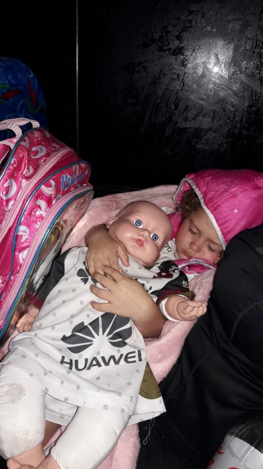 Tracy Valerio no va al estadio si no es con su pequeña amiga Camilita. Cortesía.