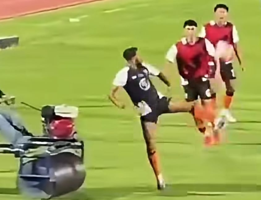 Jugador fue atropellado en plena cancha en Tailandia.