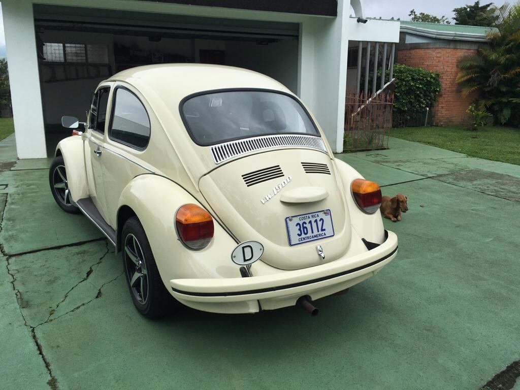 Carlos Manuel Solís, vocho de la semana