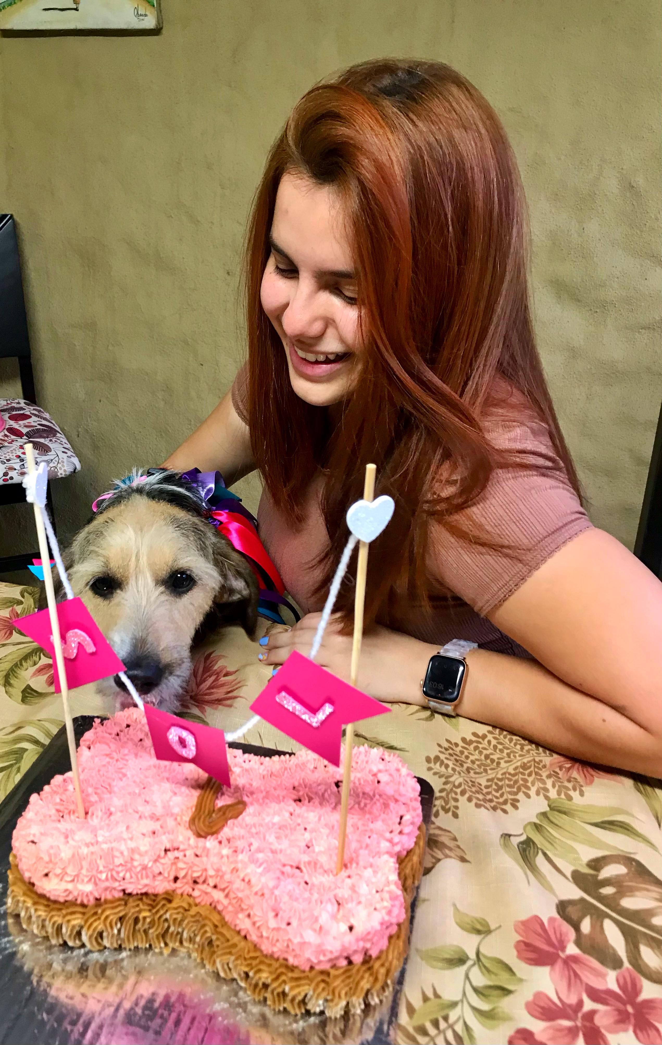 Alejandra Esquivel quien siempre supo que su vida estaría marcada por los perros, pero jamás imaginó que una peludita llamada Sol llegaría a convertirse en su refugio en medio de los días más oscuros de su vida.