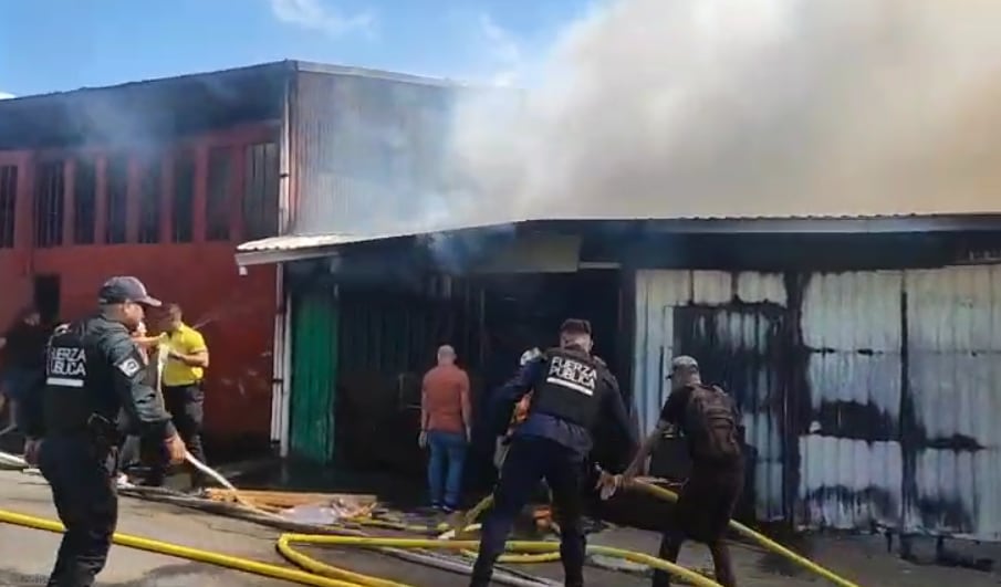 Incendio Quesada Durán, Zapote, con el resultado del fallecimiento de tres niños y un adulto.