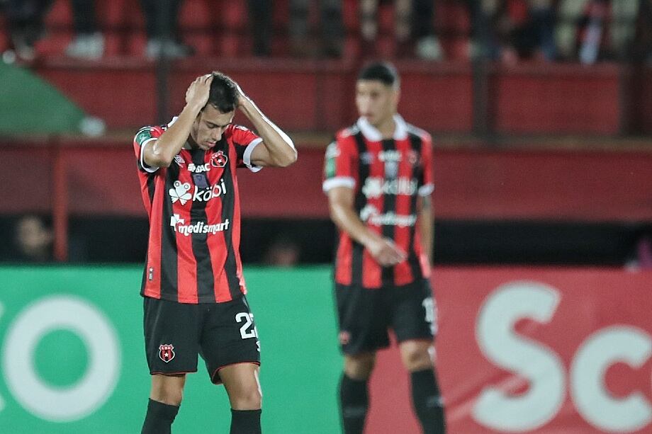 12/03/2024/ juego de vuelta entre Liga Deportiva Alajuelense vs New England Revolution por la CONCACAF Champions Cup en el estadio Alejandro Morera Soto donde el técnico Alexandre Guimarães vuelve al fútbol de Costa Rica dirigiendo a la Liga / Foto John Durán