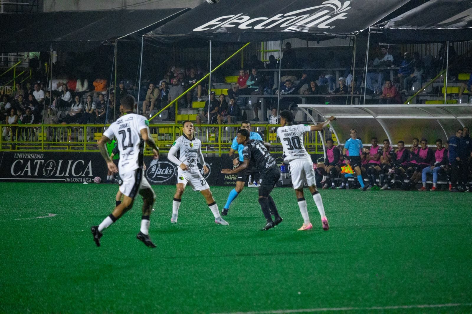 Sporting vs Liberia. Estadio Ernesto Rohrmoser. Prensa ML.