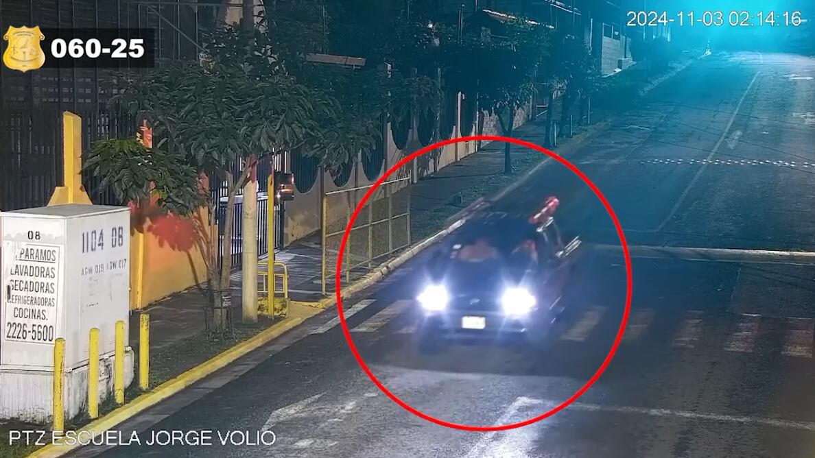 Los ocupantes de un pick up serían los responsables de quitarle la vida a un adolescente de 16 años en Santa Ana, San José. Foto: OIJ