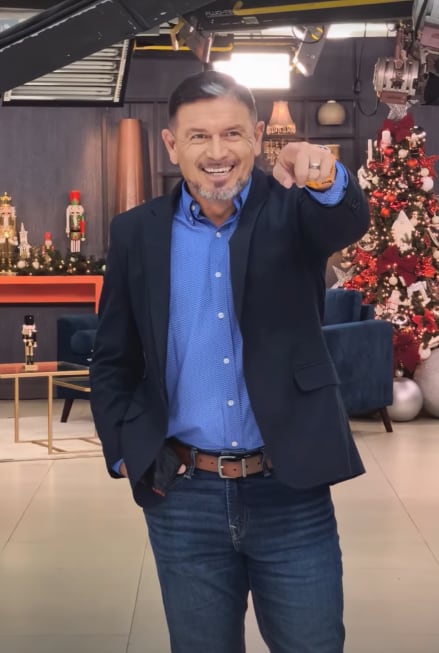 Rolando Fonseca llegó al set de Buen día a "enjachar" a Daniel Céspedes.