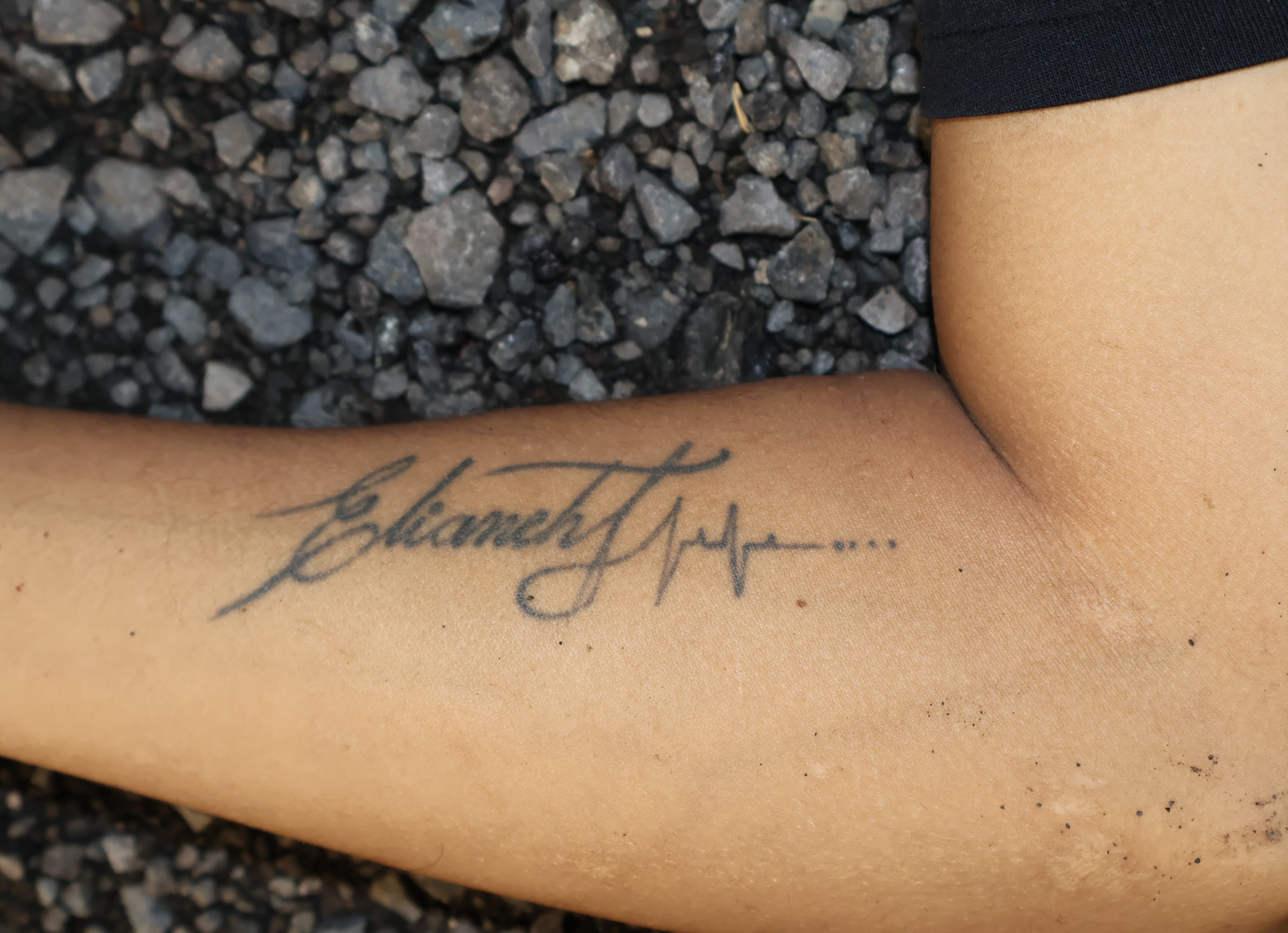 Estos son los tatuajes del ahora fallecido.