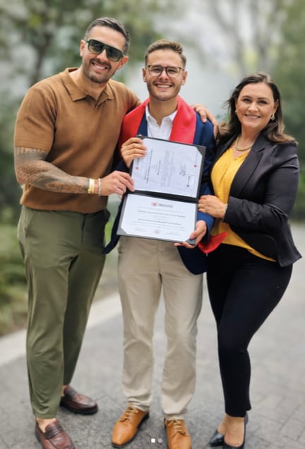 Así celebraron juntos el logro de Daniel.