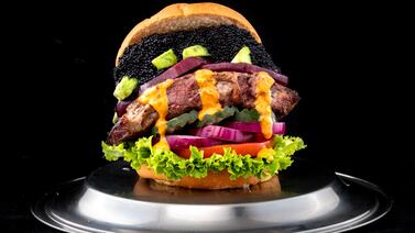 Restaurante en Jacó vende una hamburguesa con caviar y no se imagina cuánto cuesta