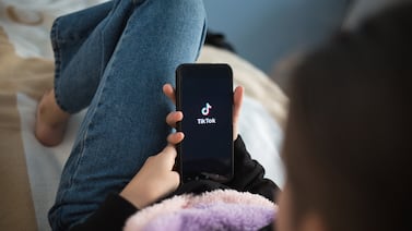 TikTok anuncia nuevas medidas para detectar cuentas que difunden videos creados con inteligencia artificial
