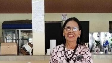 Así recuerdan a educadora pensionada que murió en trágico choque de vagoneta contra su casa